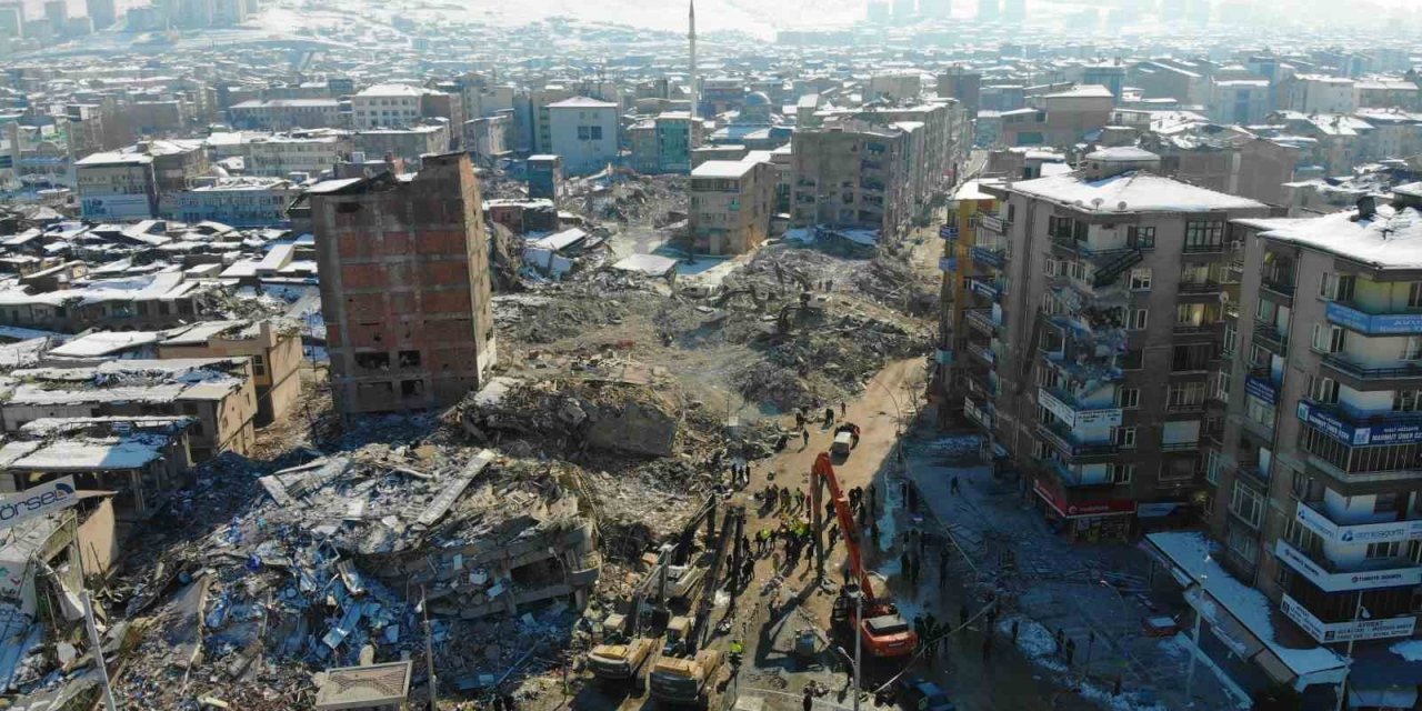 Malatya’da Enkaz Kaldırma Çalışmaları Havadan Görüntülendi