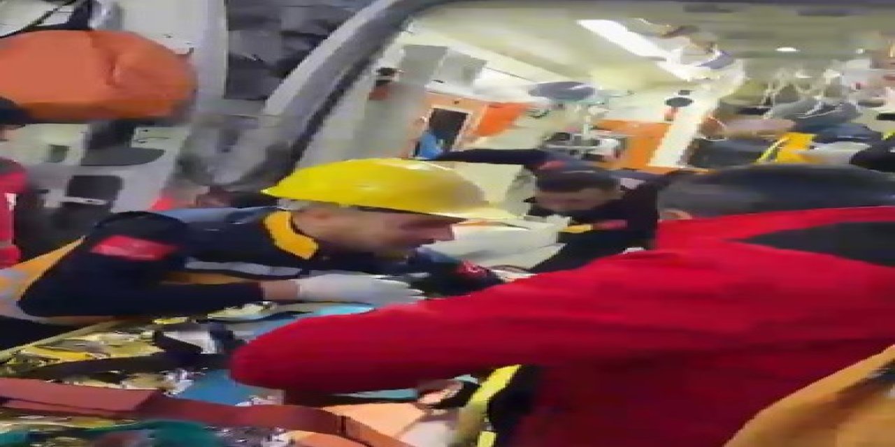 Hakkari Umke Ekibi 13 Yaşındaki Çocuğu Enkazdan Sağ Çıkarttı