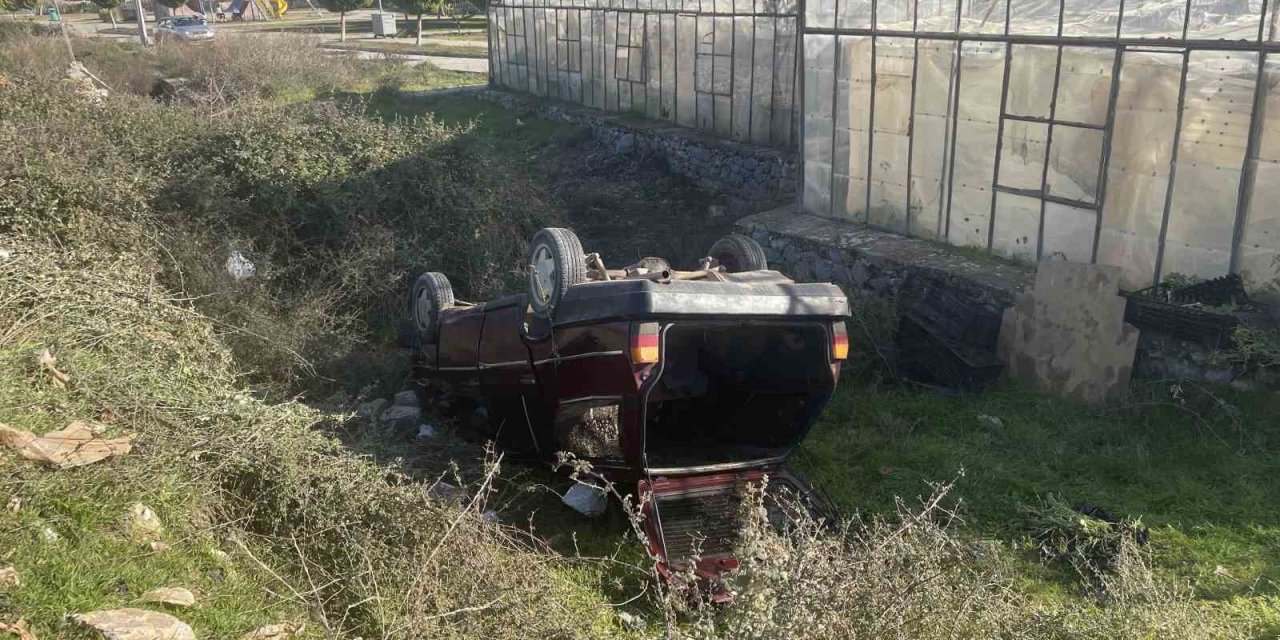 Gazipaşa’da Kontrolden Çıkan Otomobil Şarampole Uçtu