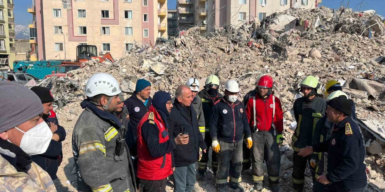 Başkan Zolan, Hatay’da Depremzedelerin Acısını Paylaşıyor