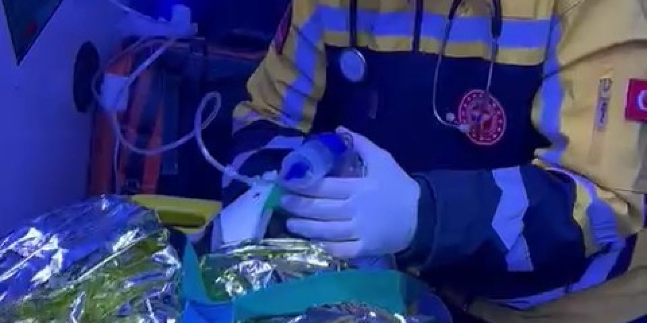 Enkazdan Çıkarılıp Ambulansa Alınan Kadın: "param Yok Ne Olur Beni Özel Hastaneye Götürmeyin"