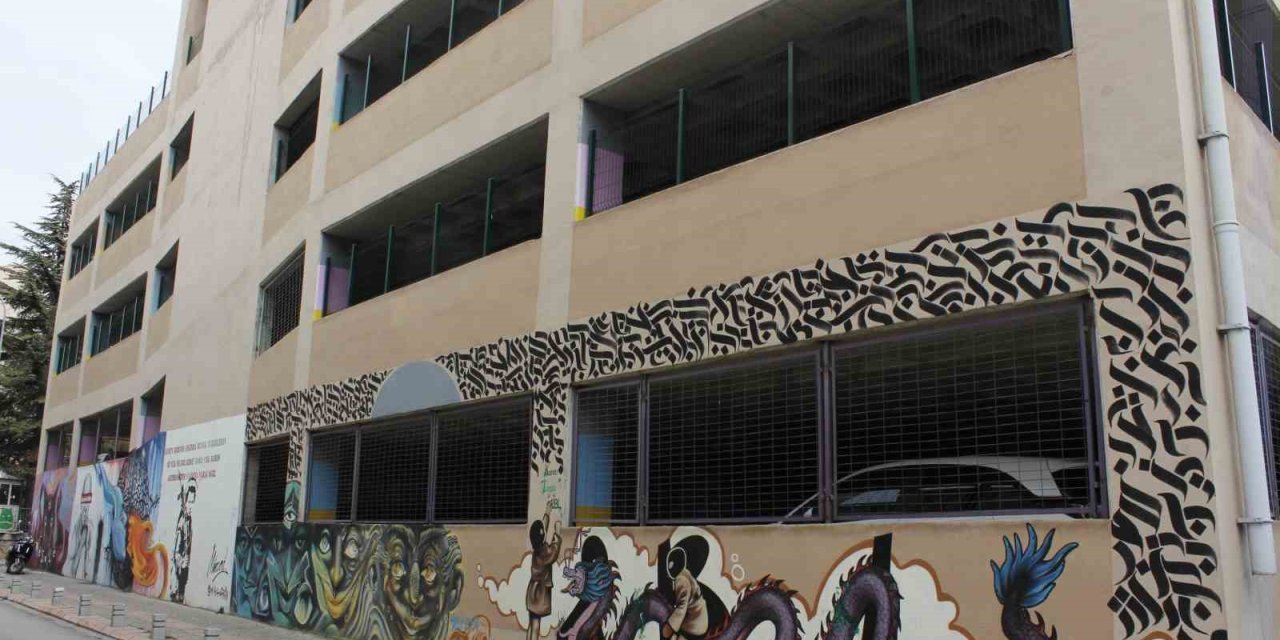 Duvarları Üniversiteli Öğrenciler Güzelleştiriyor