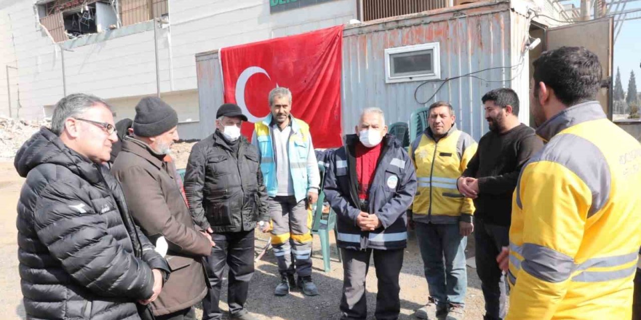 Başkan Çolakbayrakdar: “bu Günleri Hep Birlikte Atlatacağız”