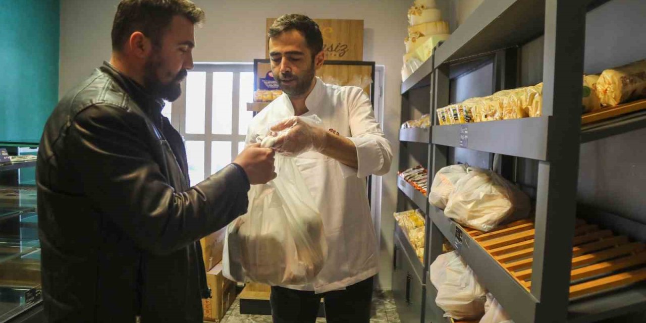 Bin 960 Depremzedeye 7 Bin 240 Ekmek Üretilerek Ücretsiz Dağıtıldı