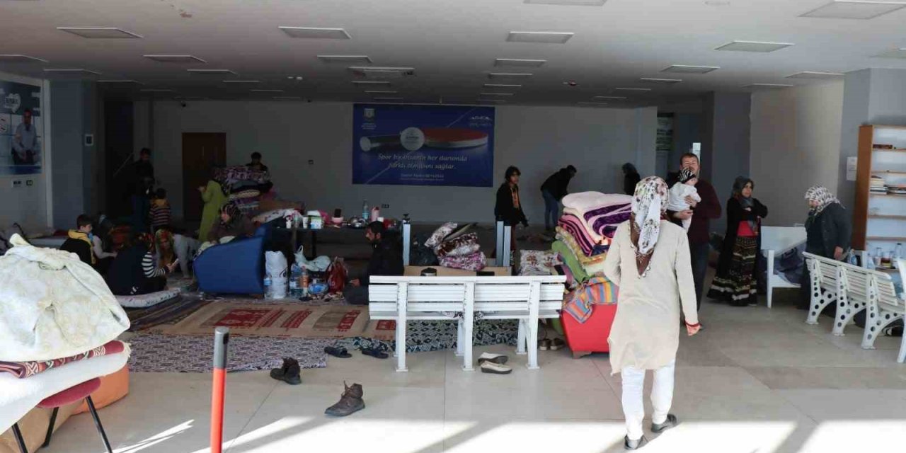 Tenis Dünyası Ve Hobi Bahçeleri Depremzedelerin Umudu Oldu