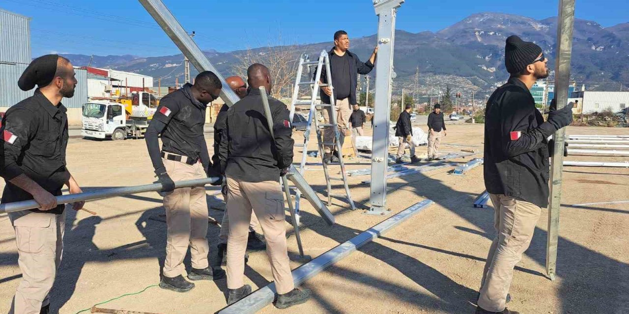 Katar’dan 3 Bin Kişilik Hastane Ve 3 Helikopter Desteği