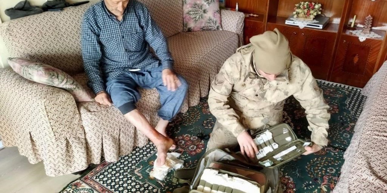 Van Jandarması 55 Kişiyi Enkazdan Sağ Kurtardı