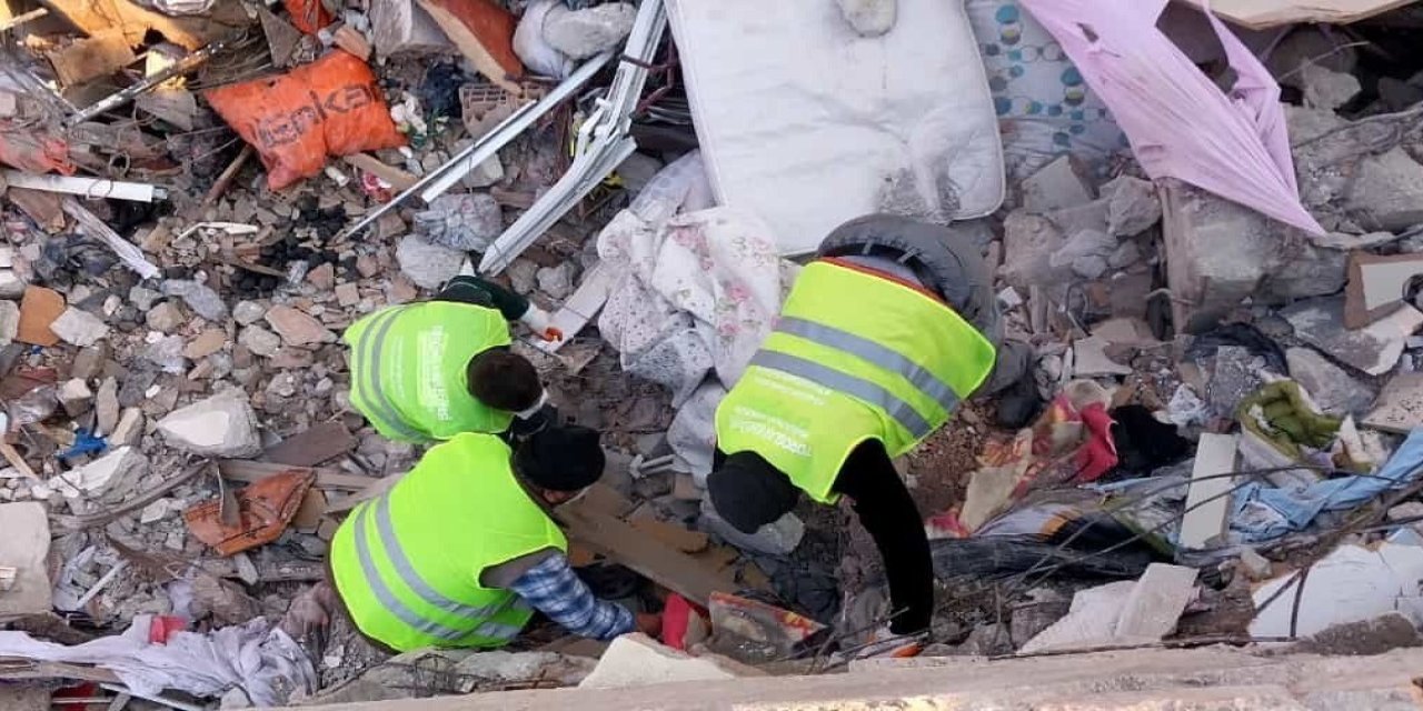 Toroslar Belediyesi Ekipleri, Afet Bölgesinde Destek Güç Oluyor