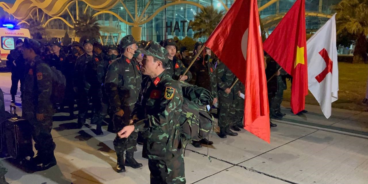 Vietnamlı Askeri Arama Kurtarma Ekibi Türk Bayrağı İle Hatay’da