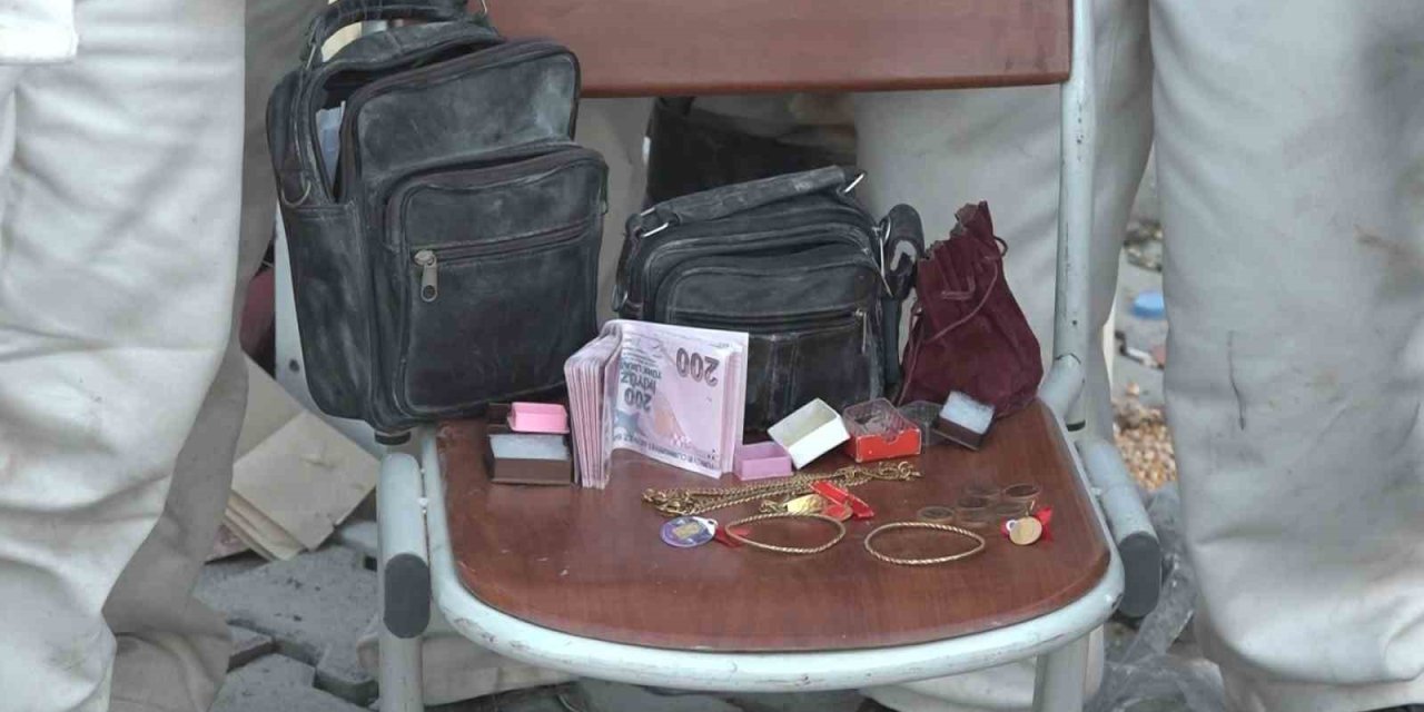 Deprem Bölgesine Gelen Madencilerden Takdir Toplayacak Hareket