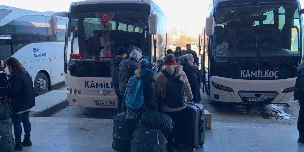 Üniversitelerin Uzaktan Eğitime Geçmesiyle Birlikte Otogarlarda Yoğunluk Başladı