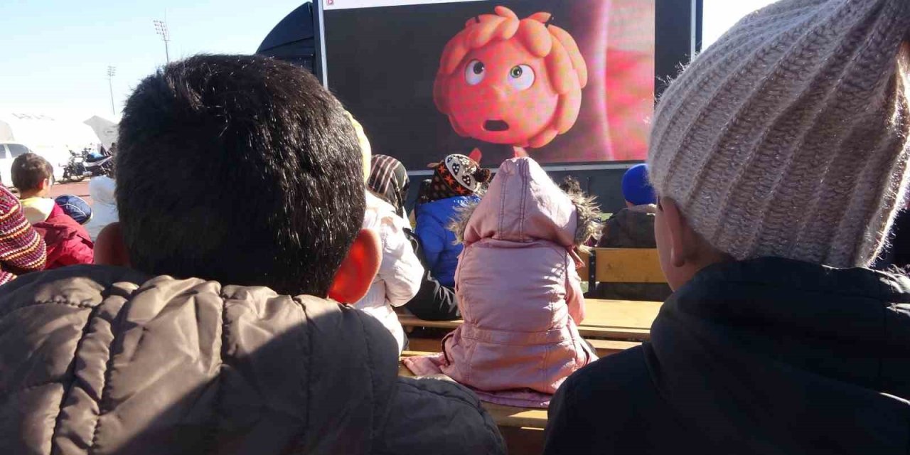 Milli Eğitim Bakanlığı Depremzede Çocuklara Psikososyal Destek Veriyor