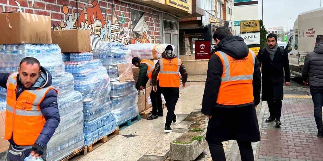 Trabzonlu Gençler Depremzedeler İçin Seferber Oldu