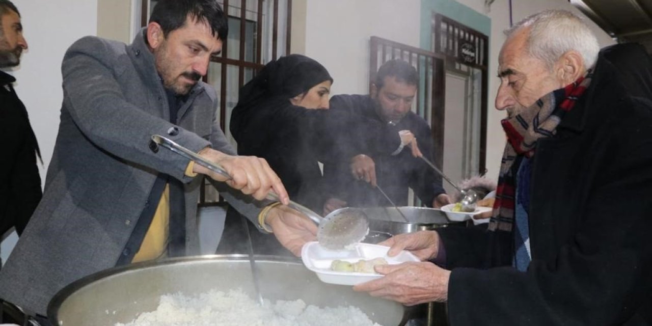 Kayapınar Belediyesi Deprem Bölgelerinde Yaraları Sarıyor