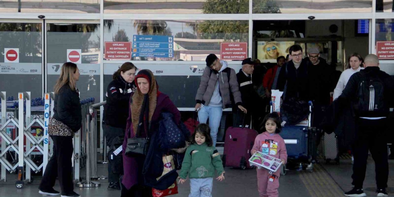 Antalya Depremzedeleri Ağırlamaya Devam Ediyor