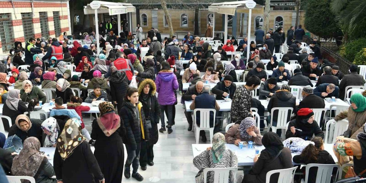 Bahçelievler’de Depremde Hayatlarını Kaybedenler İçin Mevlid-i Şerif Programı Düzenledi