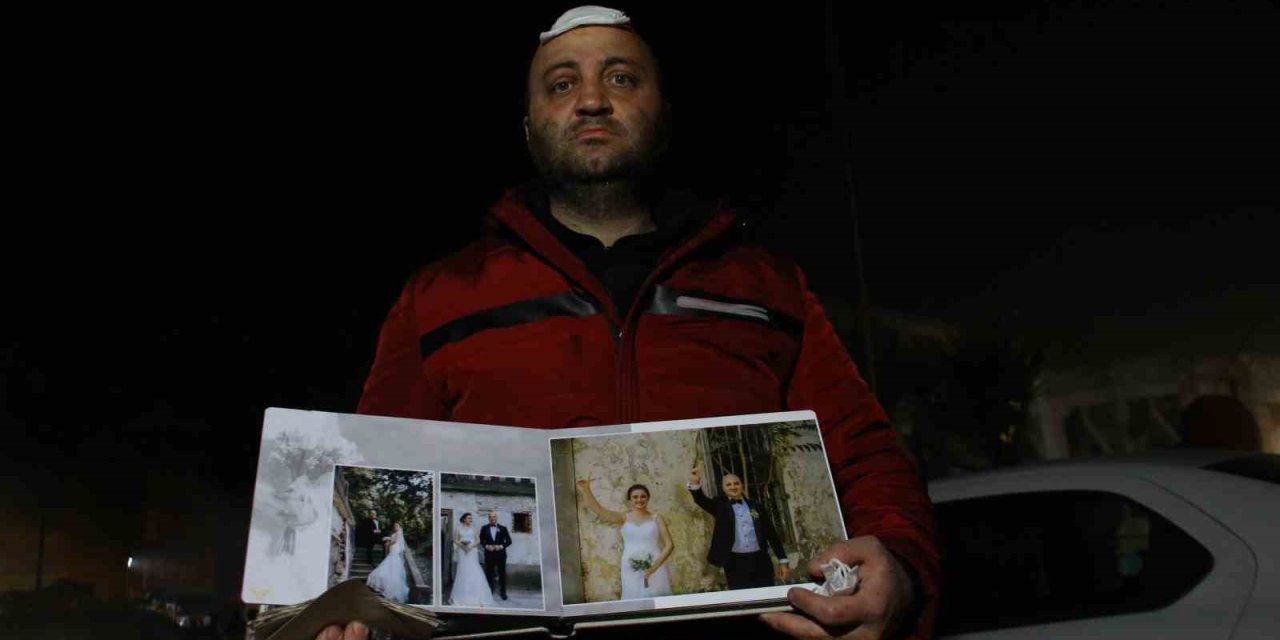 İha Muhabirleri Ve Kameramanı Enkaz Altında Kalan Fotoğrafları Sahiplerine Teslim Etti