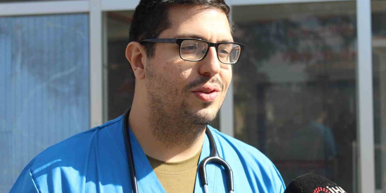 İsrailli Hekim, Enkazdan Çıkarılan İki Kardeşi Hayata Döndürdüğü Anları Mutluluk İçinde Anlattı