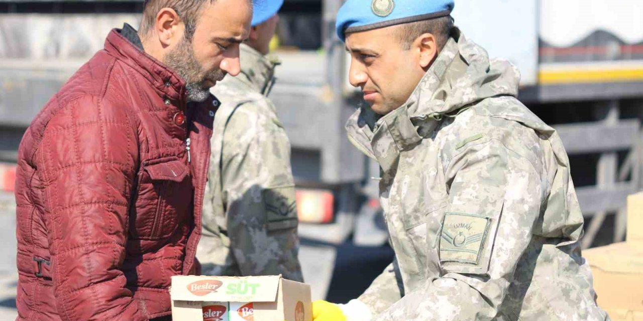 Depremin Yaralarını Kahraman Mehmetçik Sarıyor