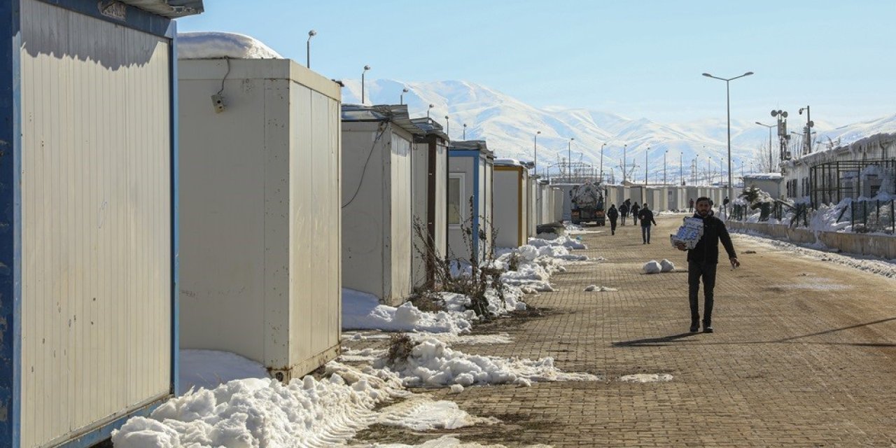Van Ekibi Malatyalı Depremzedeler İçin Konteyner Kent Kuruyor