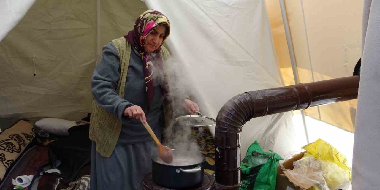 Malatya’da Depremzedeler İçin Çadır Kentler Oluşturuluyor
