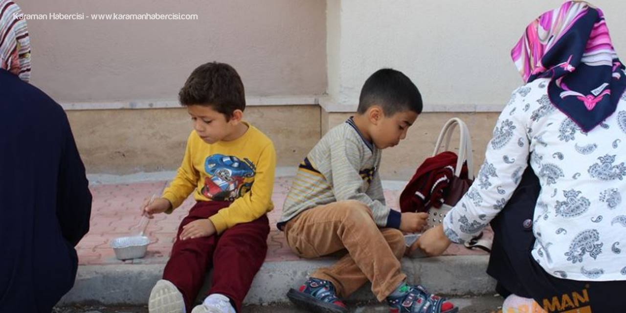 Karaman 4.Toki’de Piknik Tadında Aşure İkramı