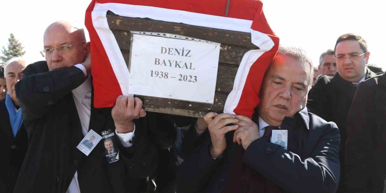 Deniz Baykal Son Yolculuğuna Uğurlandı