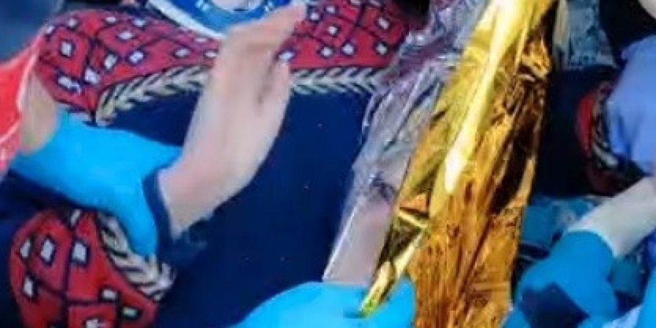 Hatay’da İki Kuzen, 2 Saat Arayla Enkaz Altından Sağ Olarak Çıkartıldı