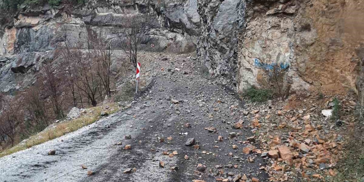 Düziçi’nde Deprem Sonrası Kapanan Köy Yolları Açıldı