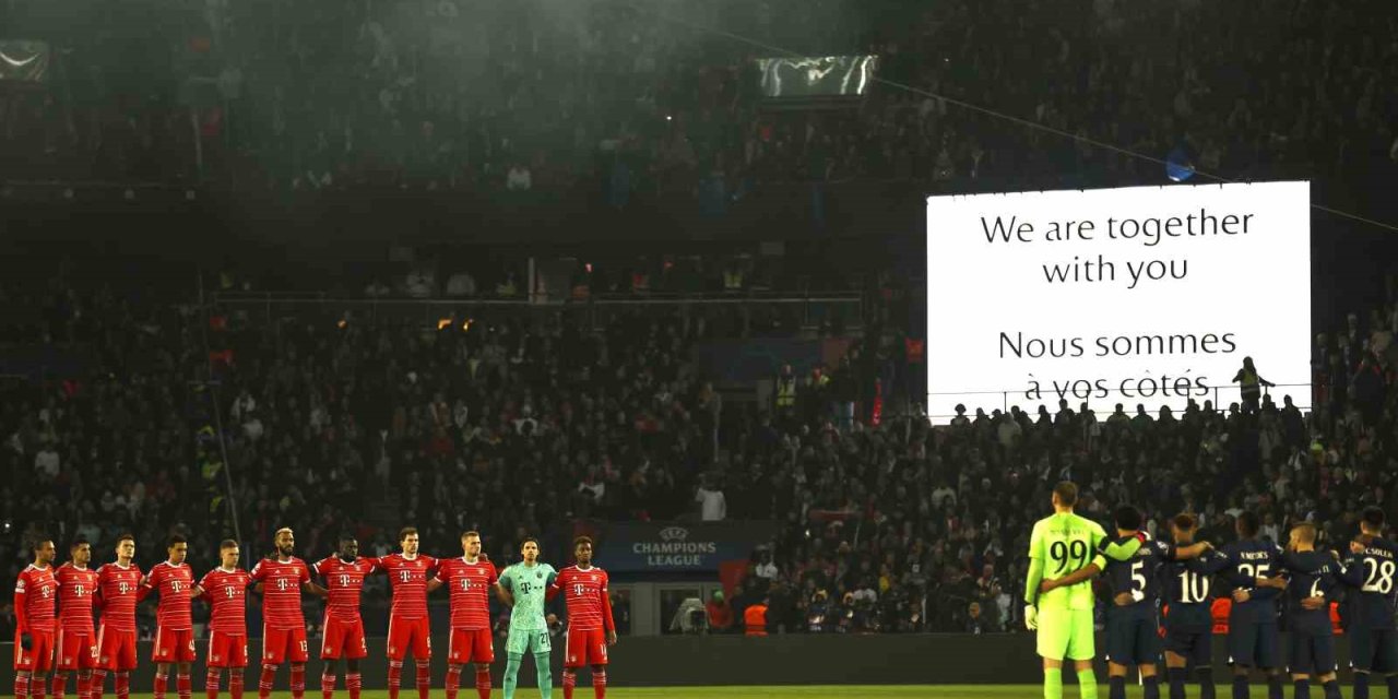 Şampiyonlar Ligi’nde Depremde Hayatını Kaybedenler İçin Saygı Duruşu