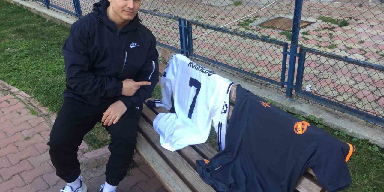 Ronaldo Formalarını Depremzedeler İçin Satışa Çıkardı