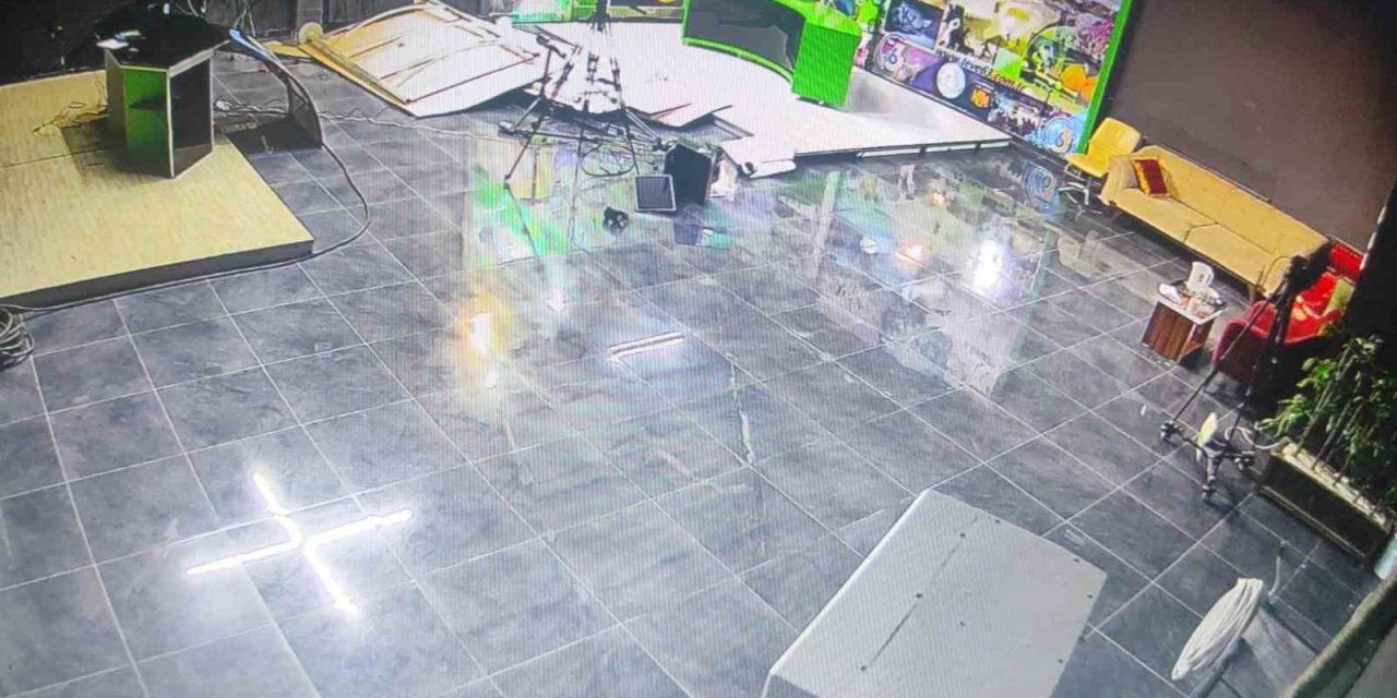 Stüdyoda Deprem Anı Kamerada