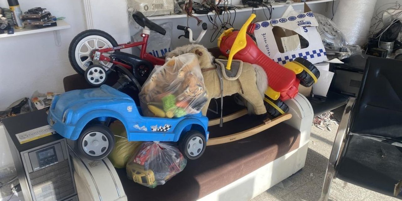 Esnaf Depremzede Çocuklar İçin Oyuncak Topluyor