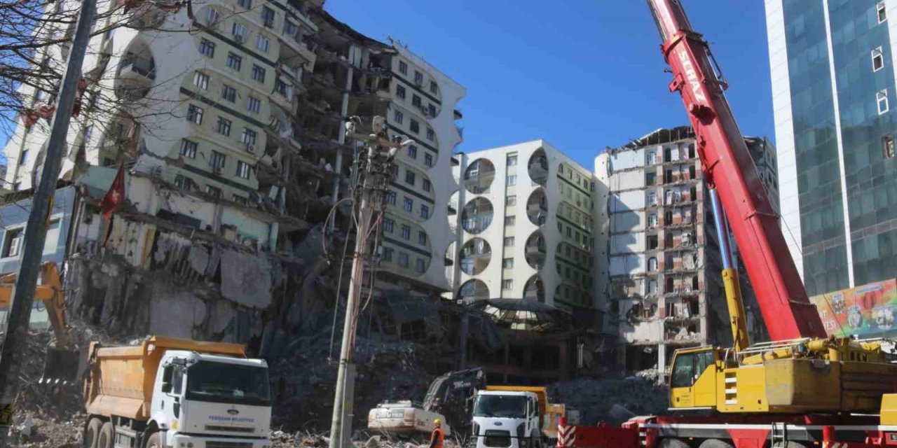 Diyarbakır Depreminde 3 Avukat Hayatını Kaybetti