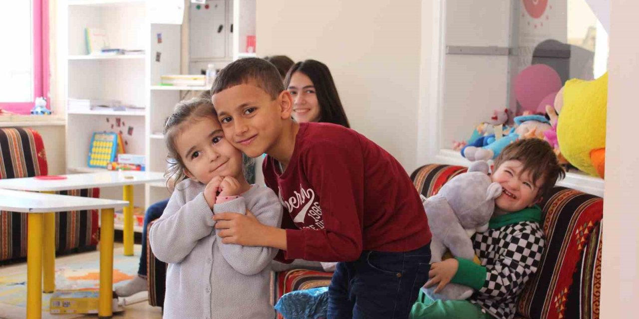 Depremzedelerin Yaralarını Eskişehir Öğretmen Evi’nde Sarıyor