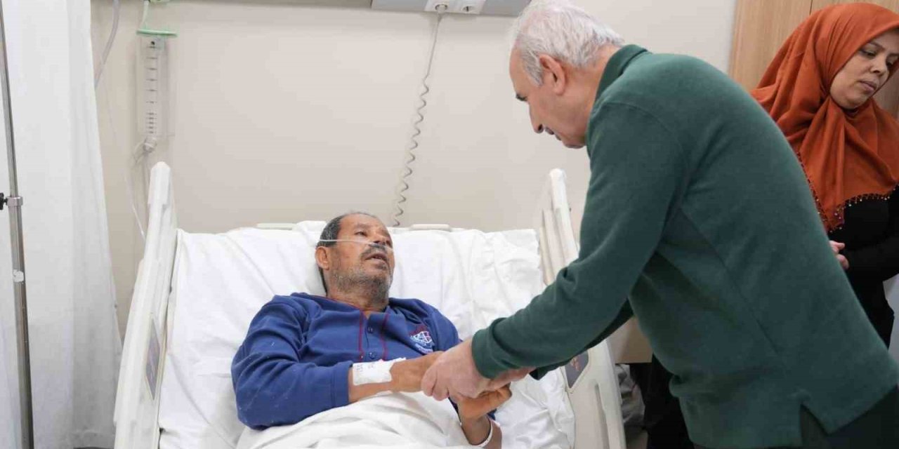 Ümraniye Belediye Başkanı İsmet Yıldırım Depremzedeleri Hastanede Ziyaret Etti