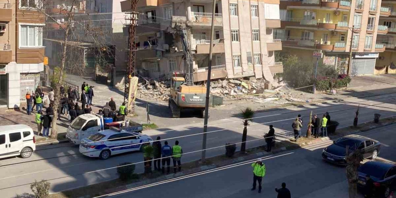 Dörtyol Ve Payas’ta Enkaz Kaldırma Ve Hasarlı Bina Yıkım Çalışması Başlatıldı