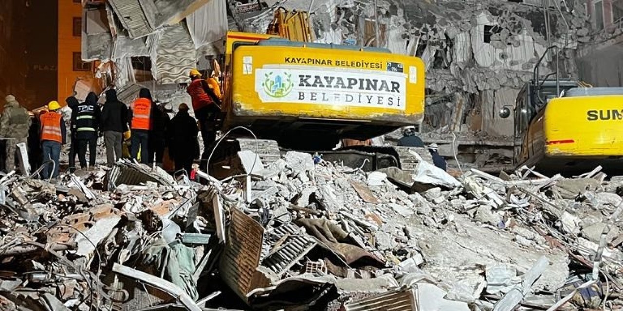 Kayapınar İlçe Belediyesi Ekipleri Deprem Bölgesinden 19 Kişiyi Canlı Çıkardı