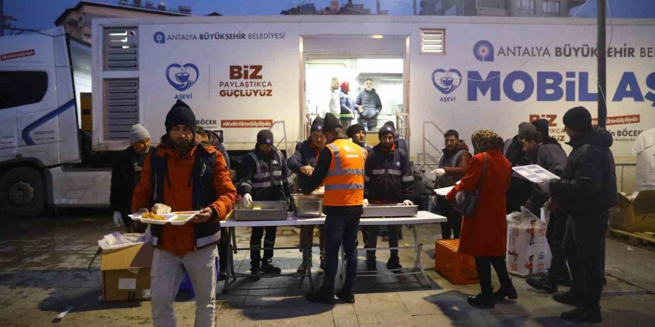 Antalya Büyükşehir Belediyesi 10 Gündür Depremzedelerin Yanında