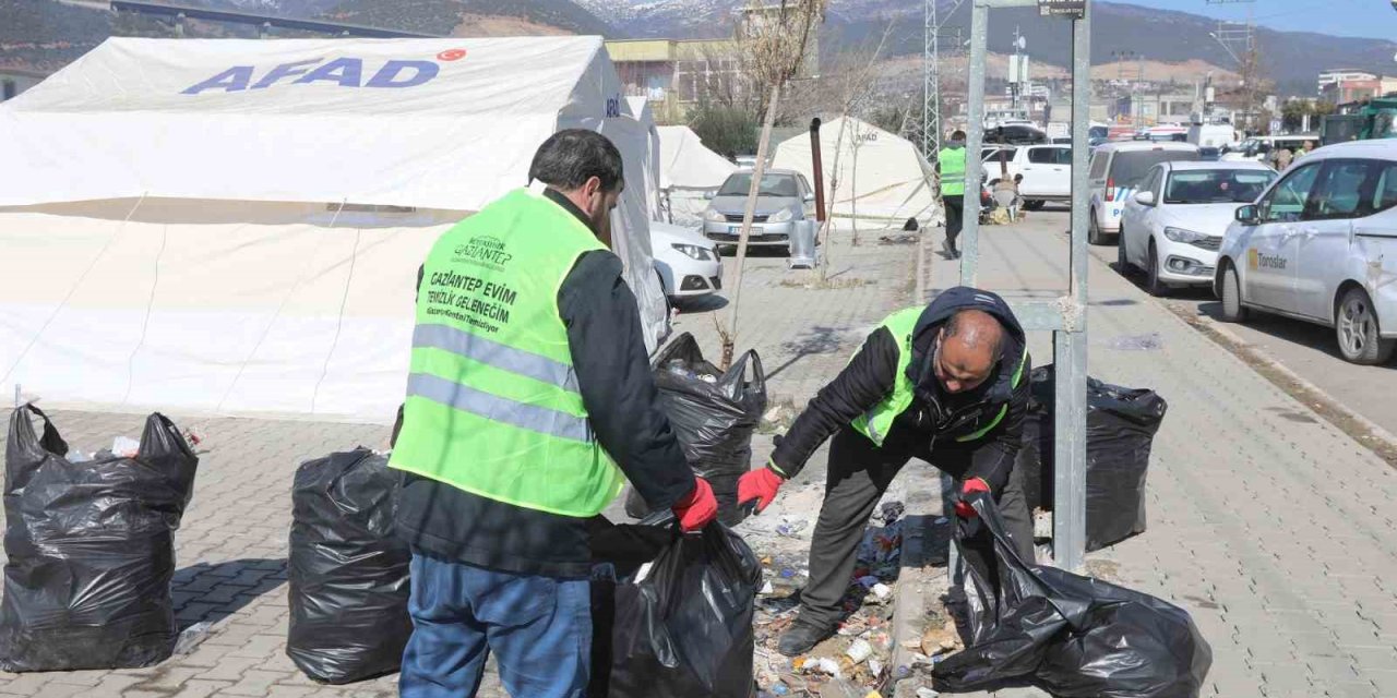Büyükşehir Depremin Yaralarını Sarmak İçin Yoğun Çaba Harcıyor