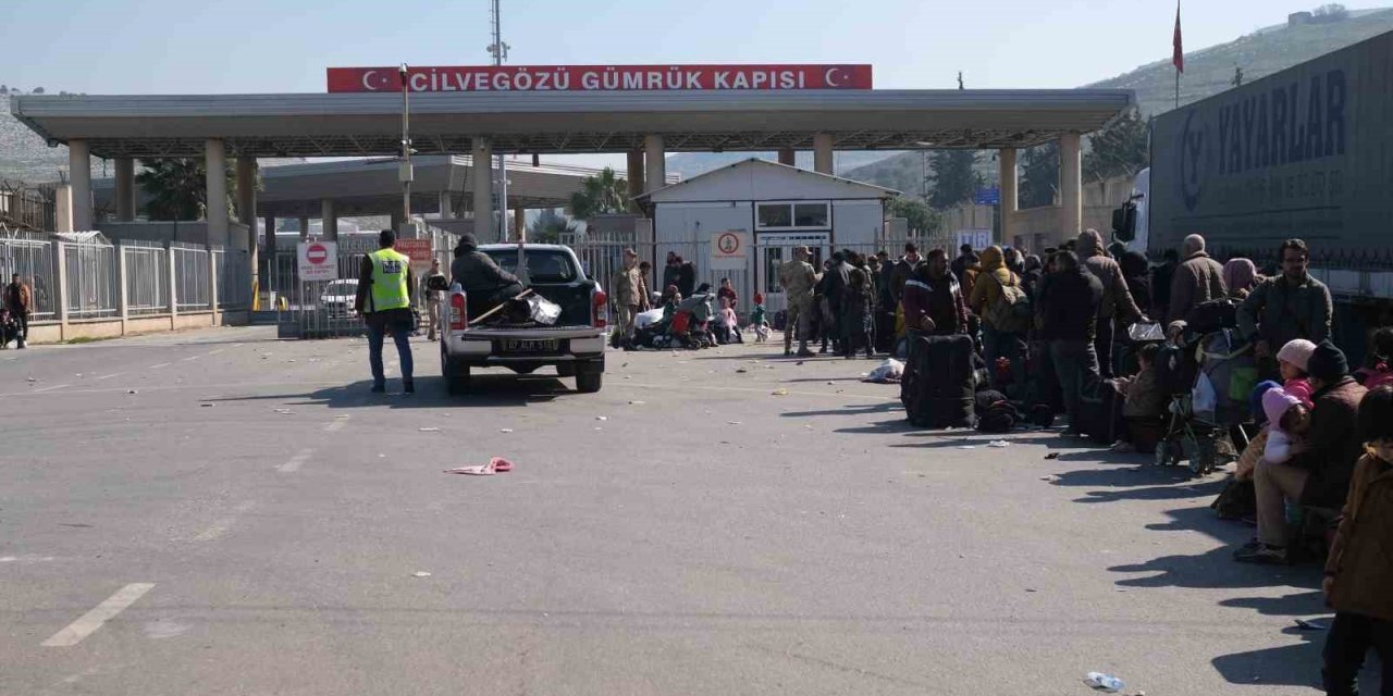 Suriyeliler Depremden Etkilenen Yakınları İçin Memleketlerine Gitmeye Başladı