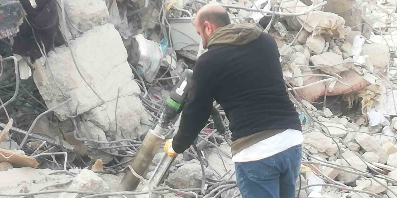 Adıyaman’daki Enkazlardan Karot Örneği Alınıyor