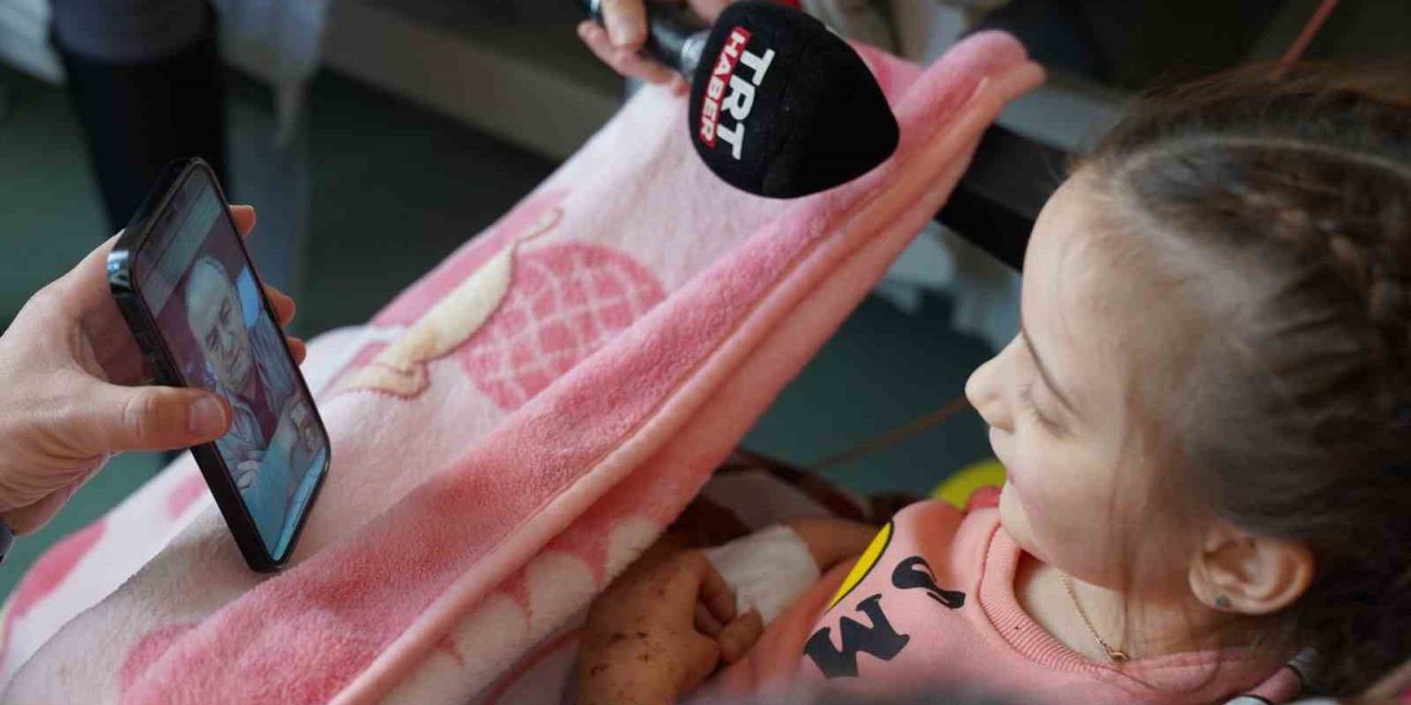 Fatih Hocadan Depremzede Minik Hayranı Bensu’ya Sürpriz Görüşme