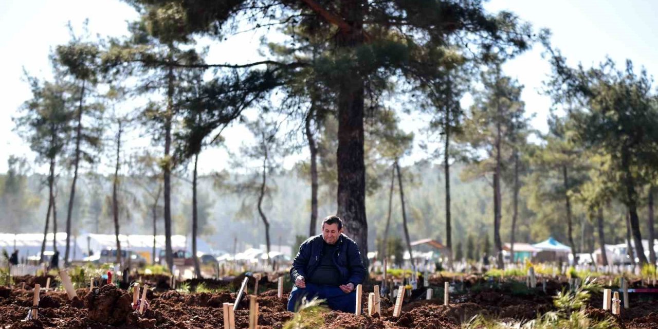 Kahramanmaraş Acısını Toprağa Gömüyor
