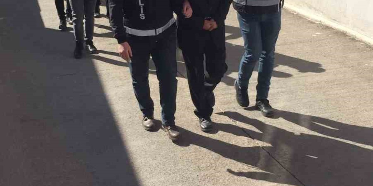 Yıkılan 11 Binanın Müteahhit Ve Mühendisleri Adliyeye Sevk Edildi