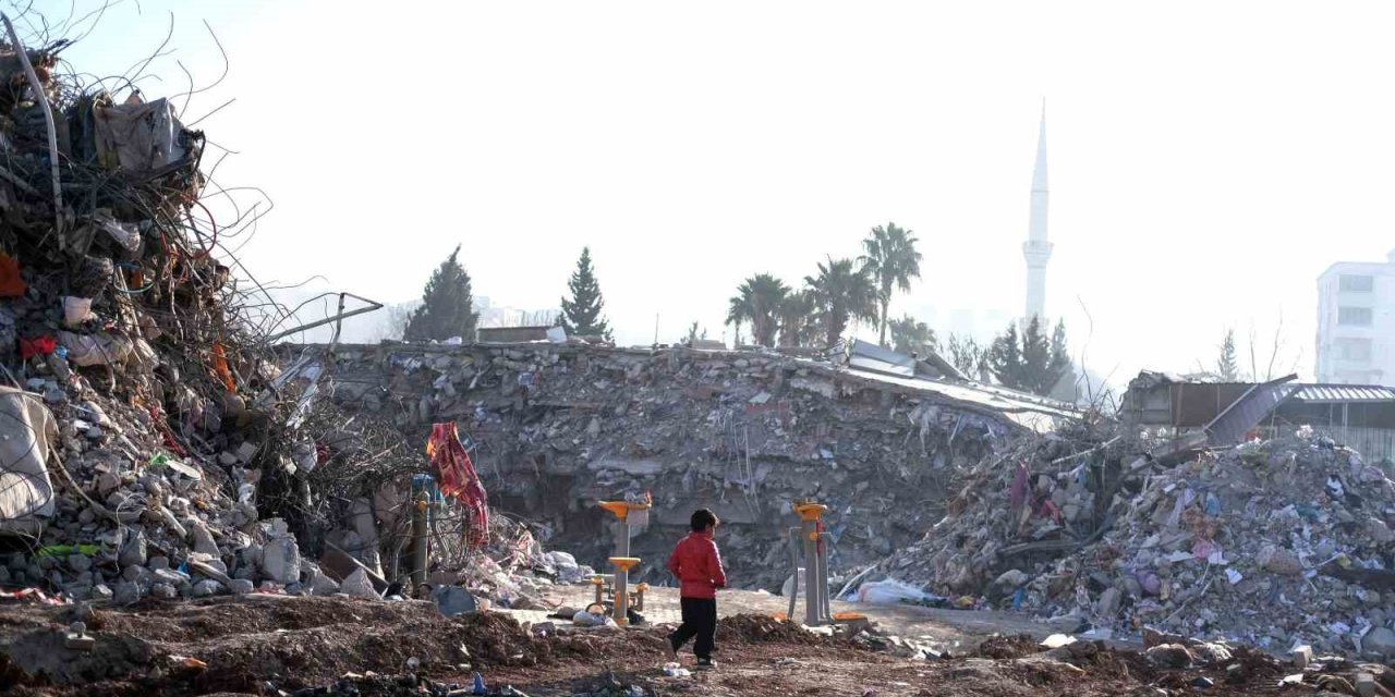 Kahramanmaraş’ta Enkazların Arasında Çocuk Olmak