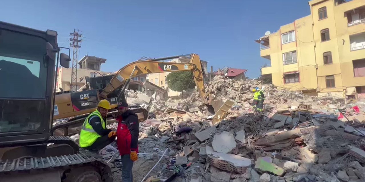Hatay’da Enkaz Kaldırma Çalışmaları Devam Ediyor