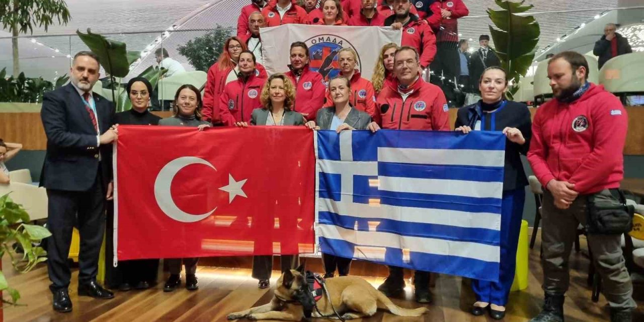 Yunan Arama Kurtarma Ekibi Alkışlarla Uğurlandı