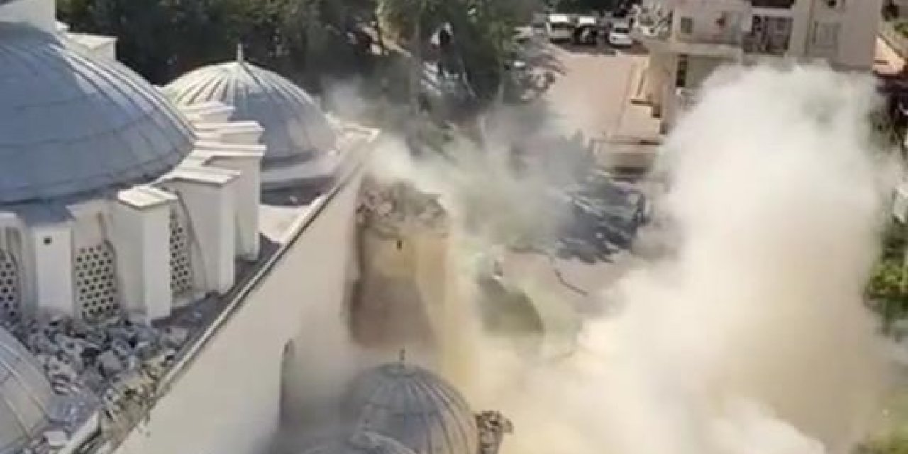 Depremde Zarar Gören Minareler Tek Tek Yıkıldı