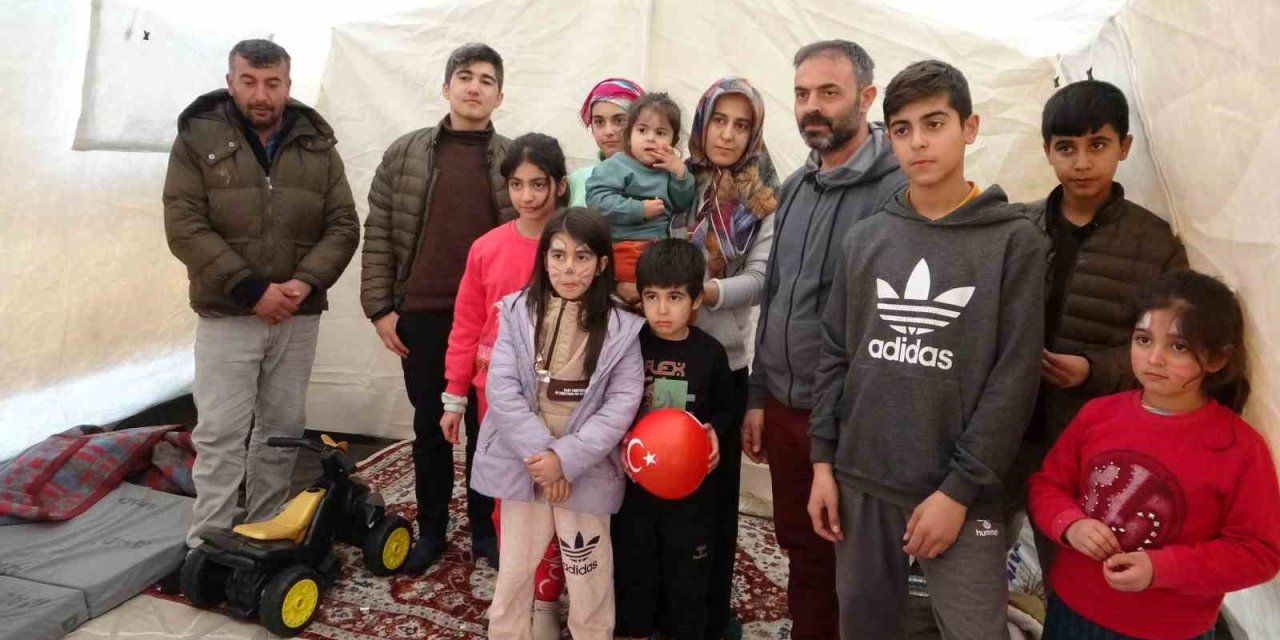 Malatya’da Depremzedeler Çadır Kentte Hayata Tutunuyor